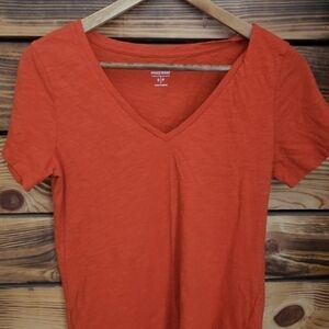 Ladies old navy t shirt